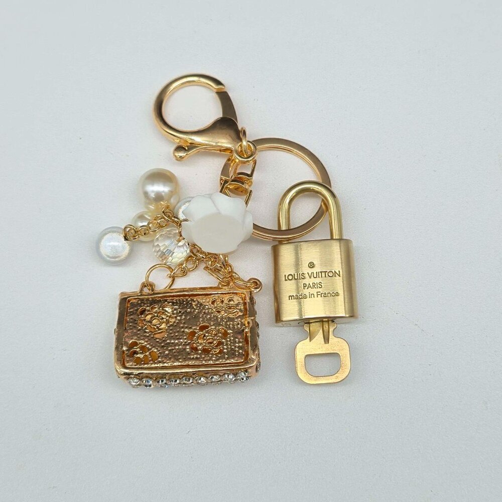 Louis Vuitton Gold Padlock 🔑 Authentic LV Unbranded Keychain Bag Charm - Picture 3 of 8
